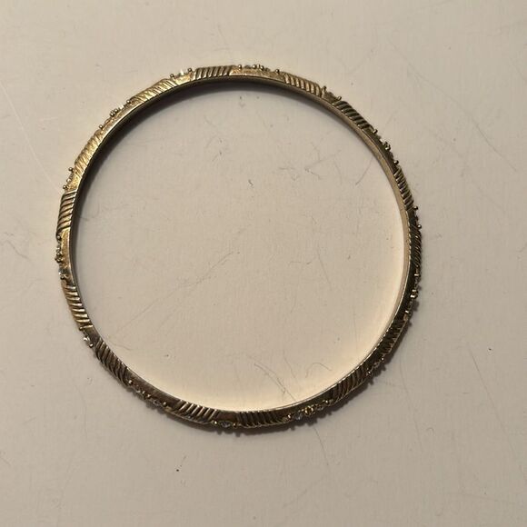 Vintage style Gold Tone Bangle Bracelet with Inlaid Faceted Stones - Picture 4 of 5